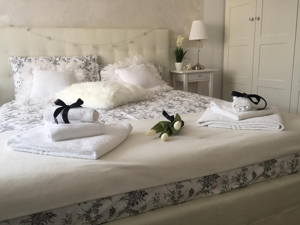 B&B Mela Verona Bagian luar foto